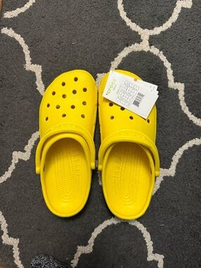 CROCS Kids Classic Clogs in Bright Yellow